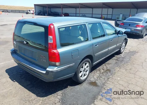 2002 Volvo V70 2.4 from USA, damaged, VIN YV1SW61R322232827